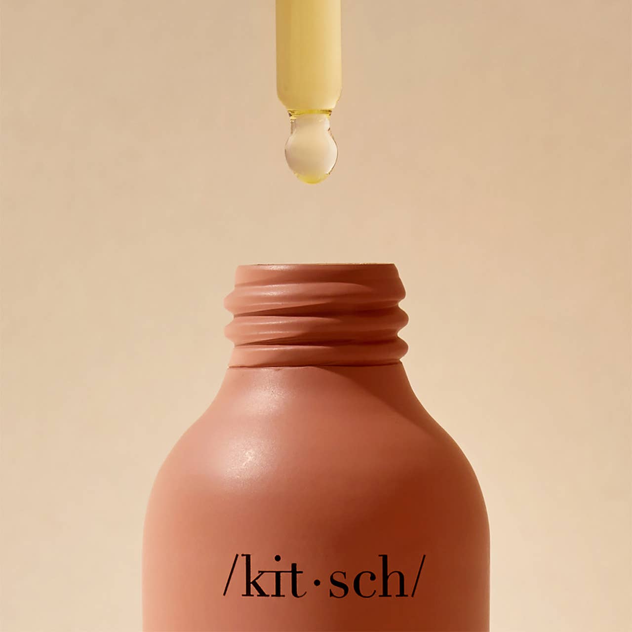 Kitsch Rosemary Scalp & Hair Oil: Strengthen hair with kitsch rosemary scalp & hair strengthening oil with biotin.