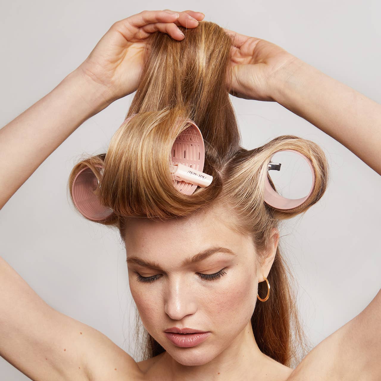 Kitsch XL Thermal Rollers 4pc Set - Terracotta: Achieve big curls with recycled plastic xl thermal rollers.