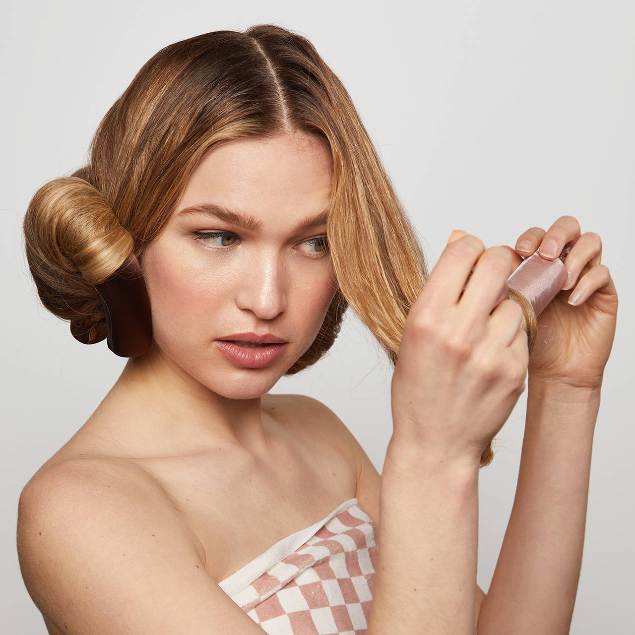 Satin Jumbo Flexi Rods - Rosewood (4 PCs): Effortlessly achieve smooth, voluminous, and frizz-free curls with these satin rods.
