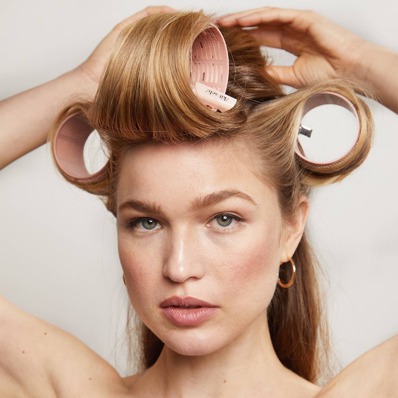 Kitsch XL Thermal Rollers 4pc Set - Terracotta: Achieve big curls with recycled plastic xl thermal rollers.